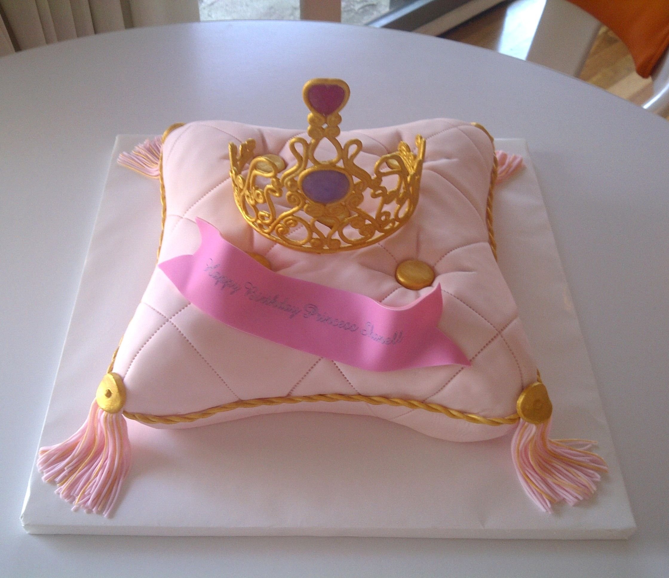 Торт для принцессы с короной