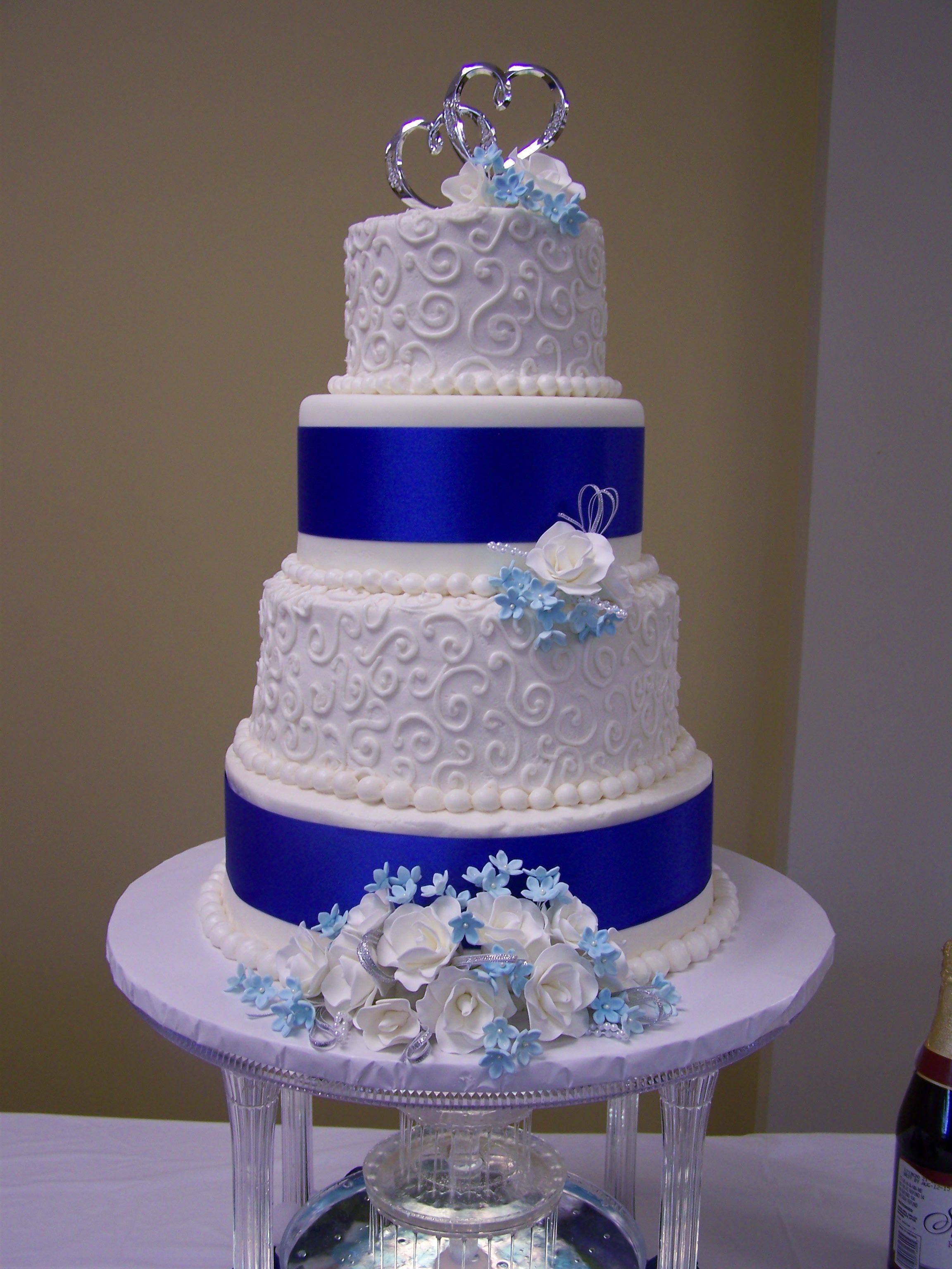Свадебный торт синий с белым