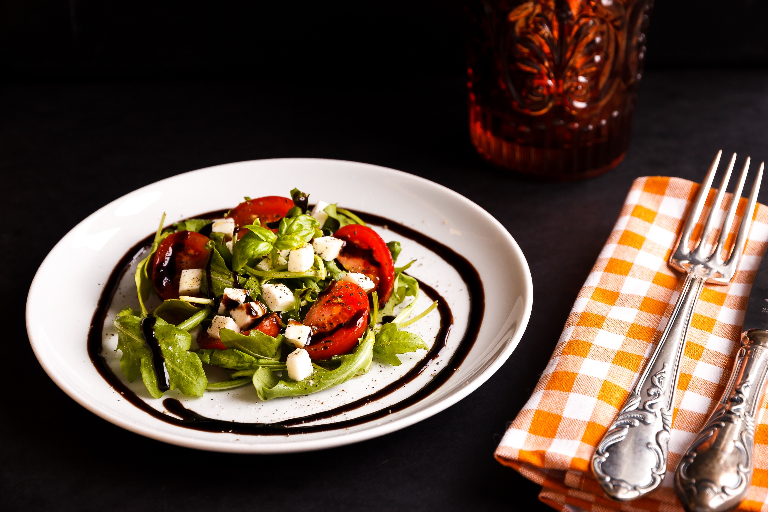 Овощи для ресторанов. Красивые блюда. Овощные ресторанные блюда. Ресторанные салаты. Греческий салат подача в ресторане.