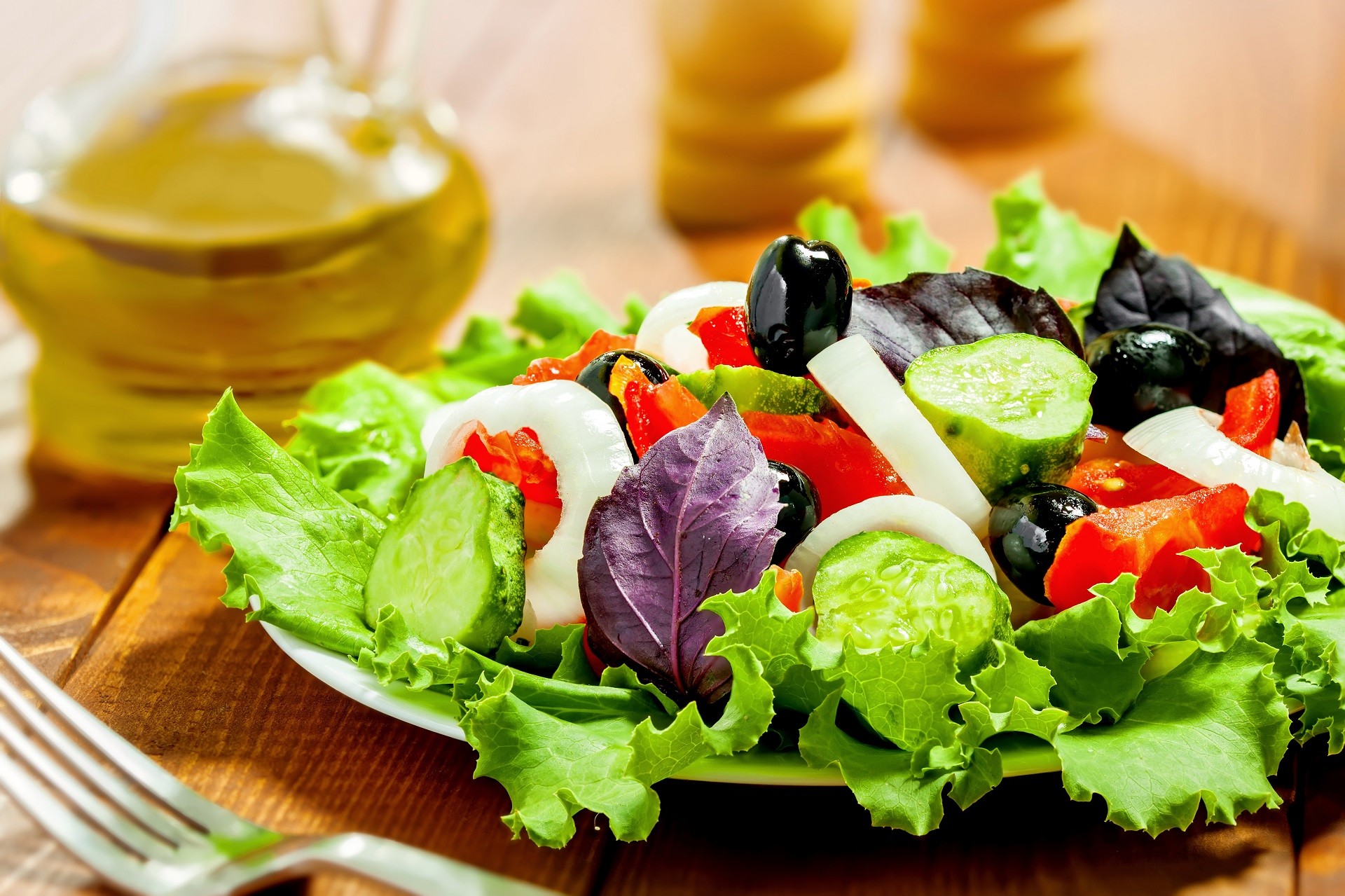 Вкусный диетический салат рецепт. Овощной салат. Овощные салаты диетические. Овощные салаты низкокалорийные. Салат из овощей диетический.