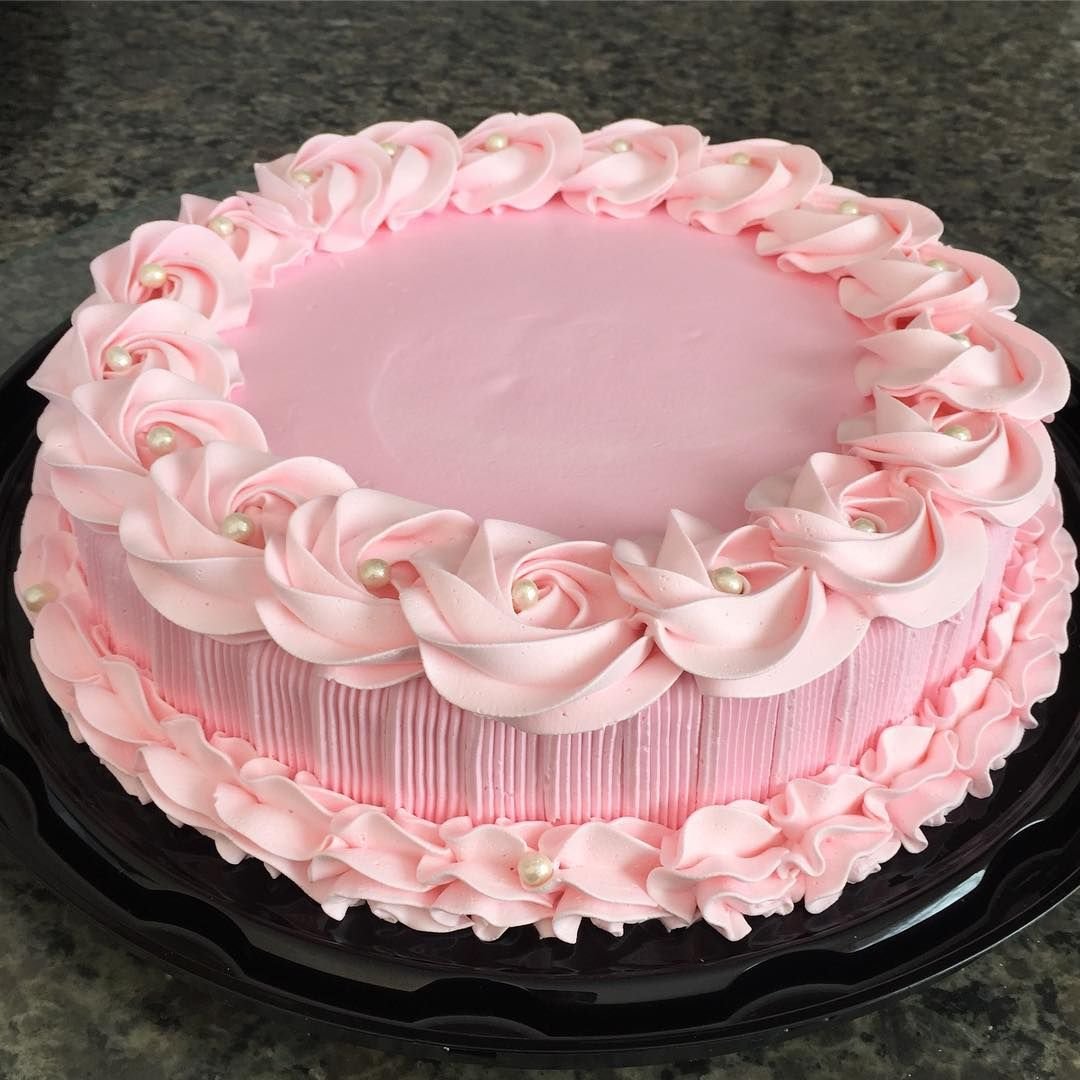 Большой круглый торт. Украшение торта. Торт кремовый. Кремовое украшение торта. Красивое украшение торта кремом.
