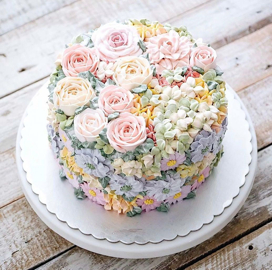Украшаем торт кремовыми цветами
