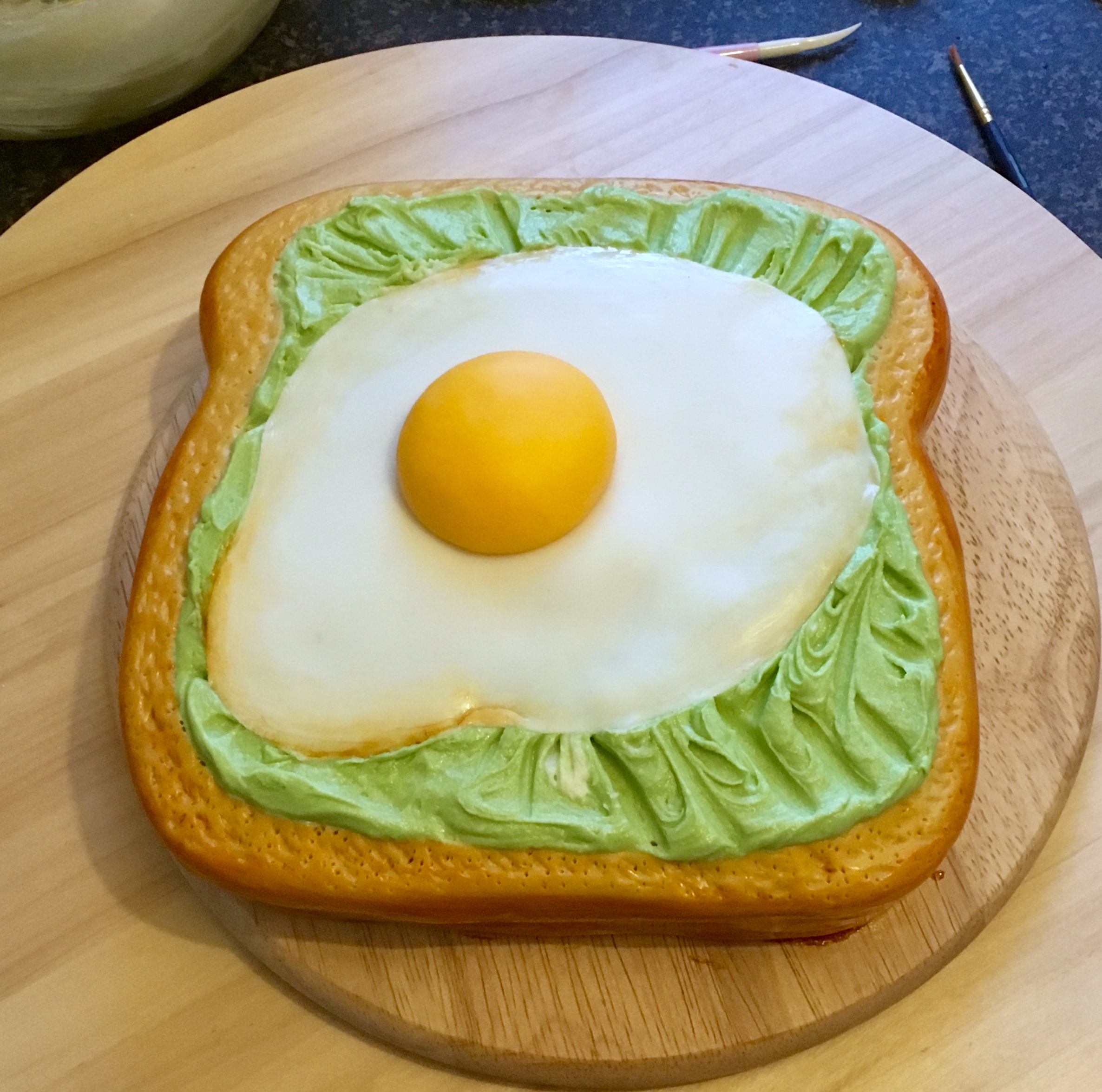 Торт в виде яичницы