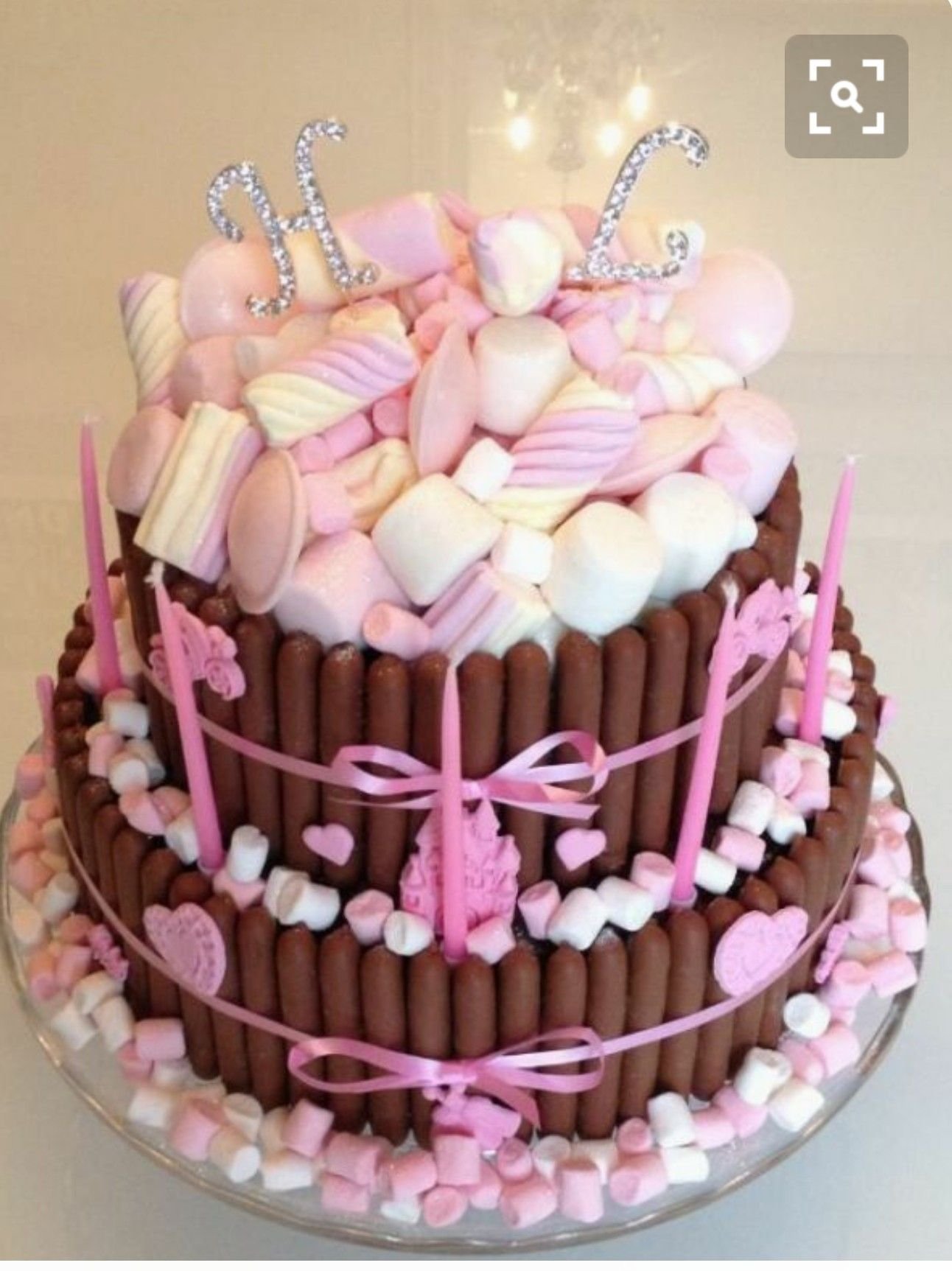 Оформление торта на день рождения девочке. Украшение торта для девочки. Украшение торта сладостями. Красивые торты для девочек. Торт девочка.