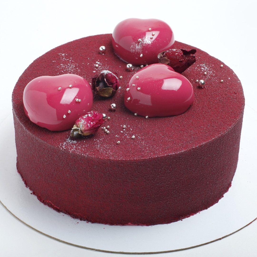 Как украсить торт розовой глазурью