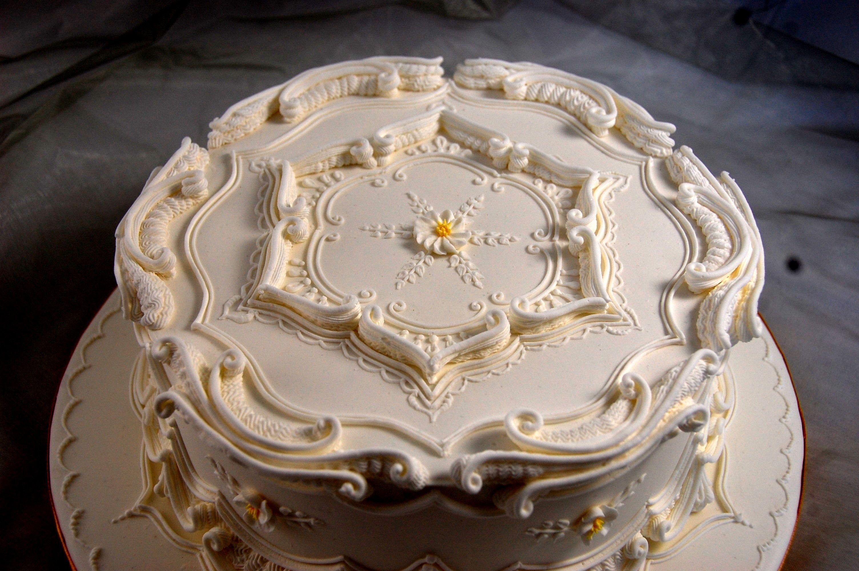 Украшение тортов кремом в стиле Барокко