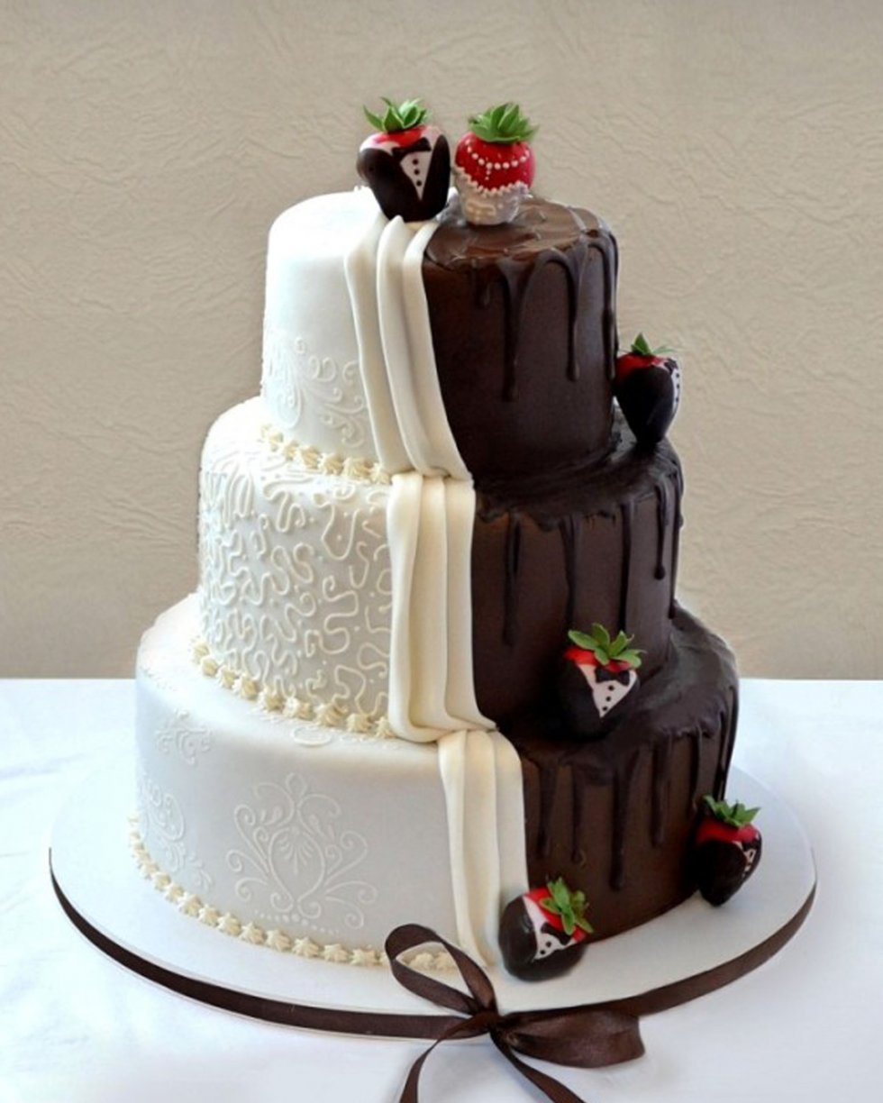 Свадебный торт двухъярусный шоколадный