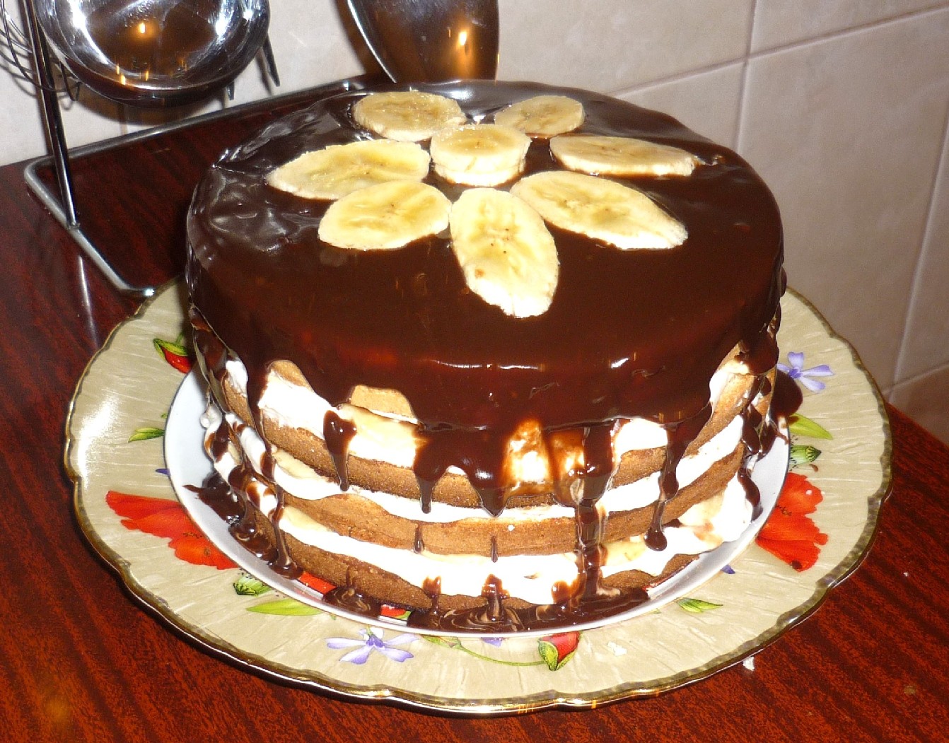 Домашние торты фото по шагово. Торт банановый рай. Домашние торты. Украшение бисквитного торта. Украшение тортов в домашних.