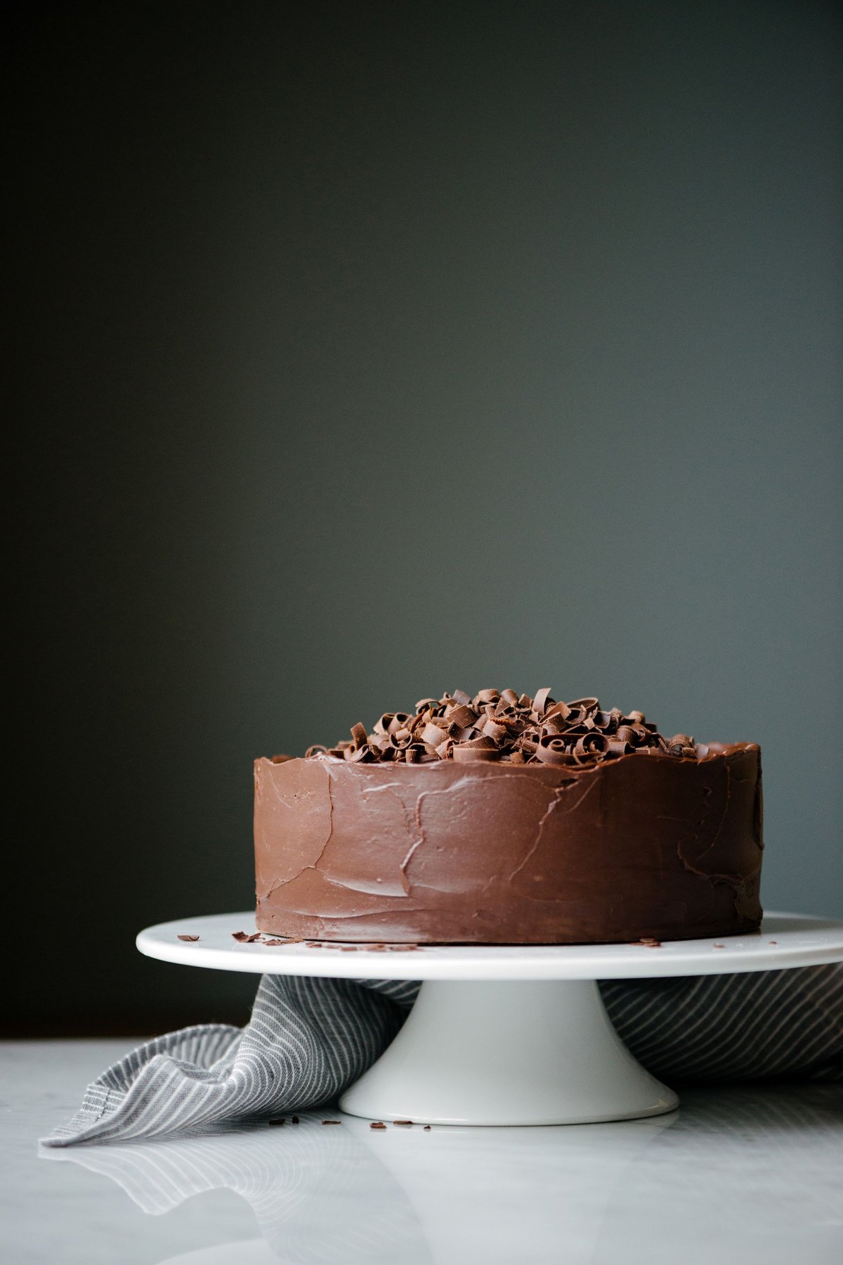 Стильный шоколадный торт