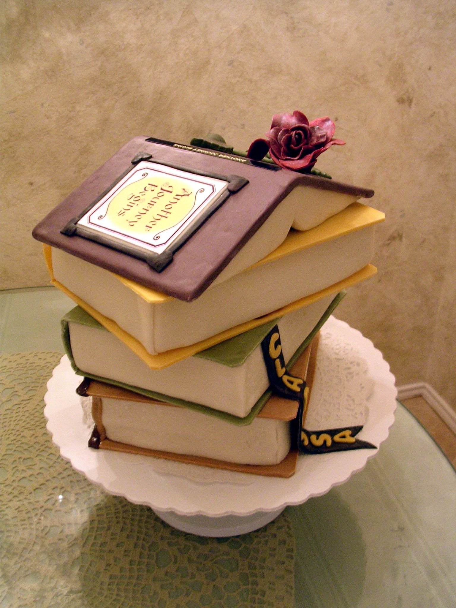 Торт в виде книги