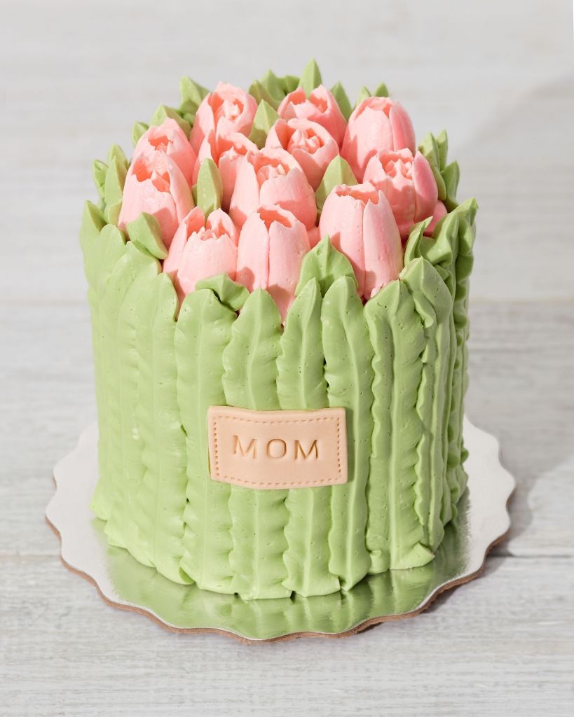 Украшение торта тюльпанами