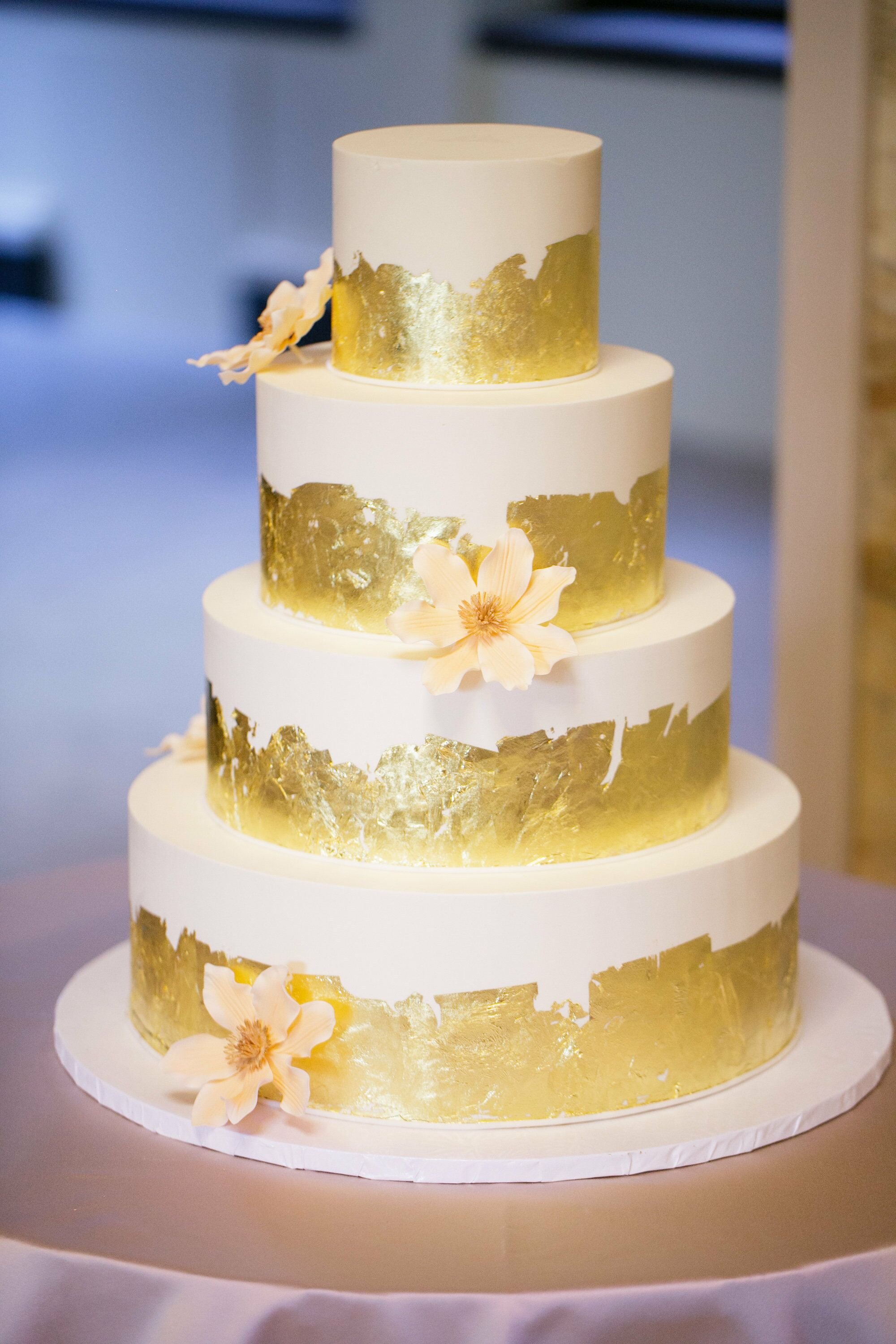 Свадебный Торт Бело Золотой