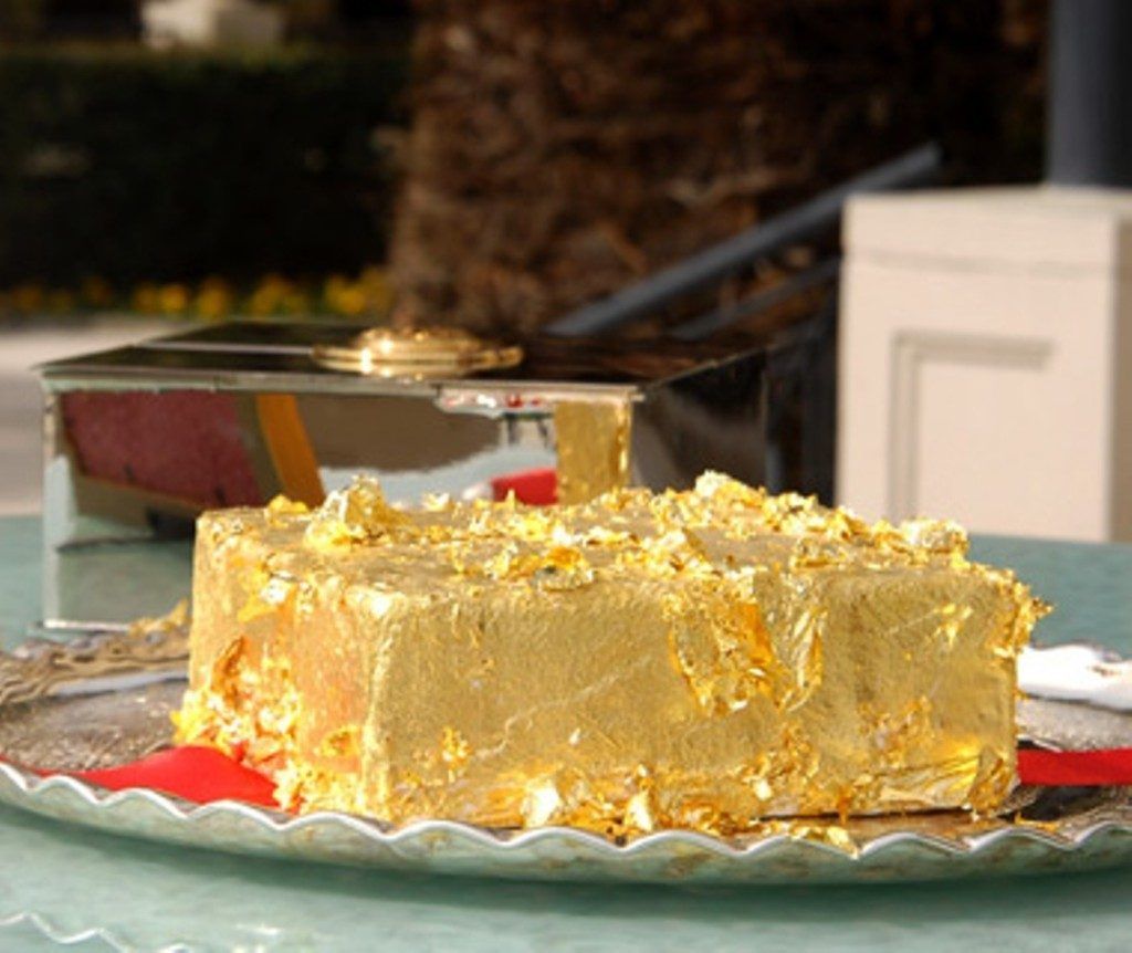 Десерты с сусальным золотом