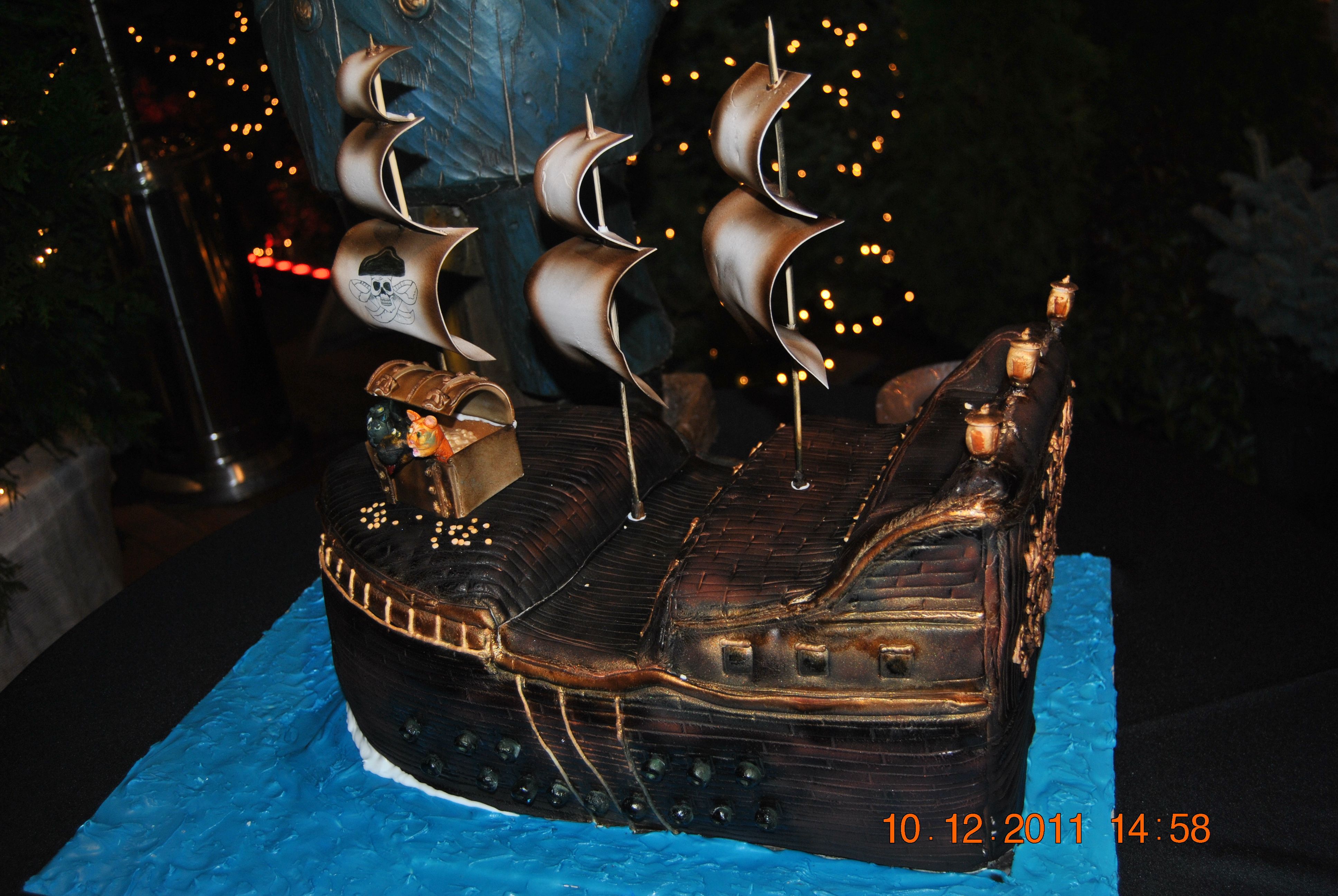 Торт пиратский корабль с парусами
