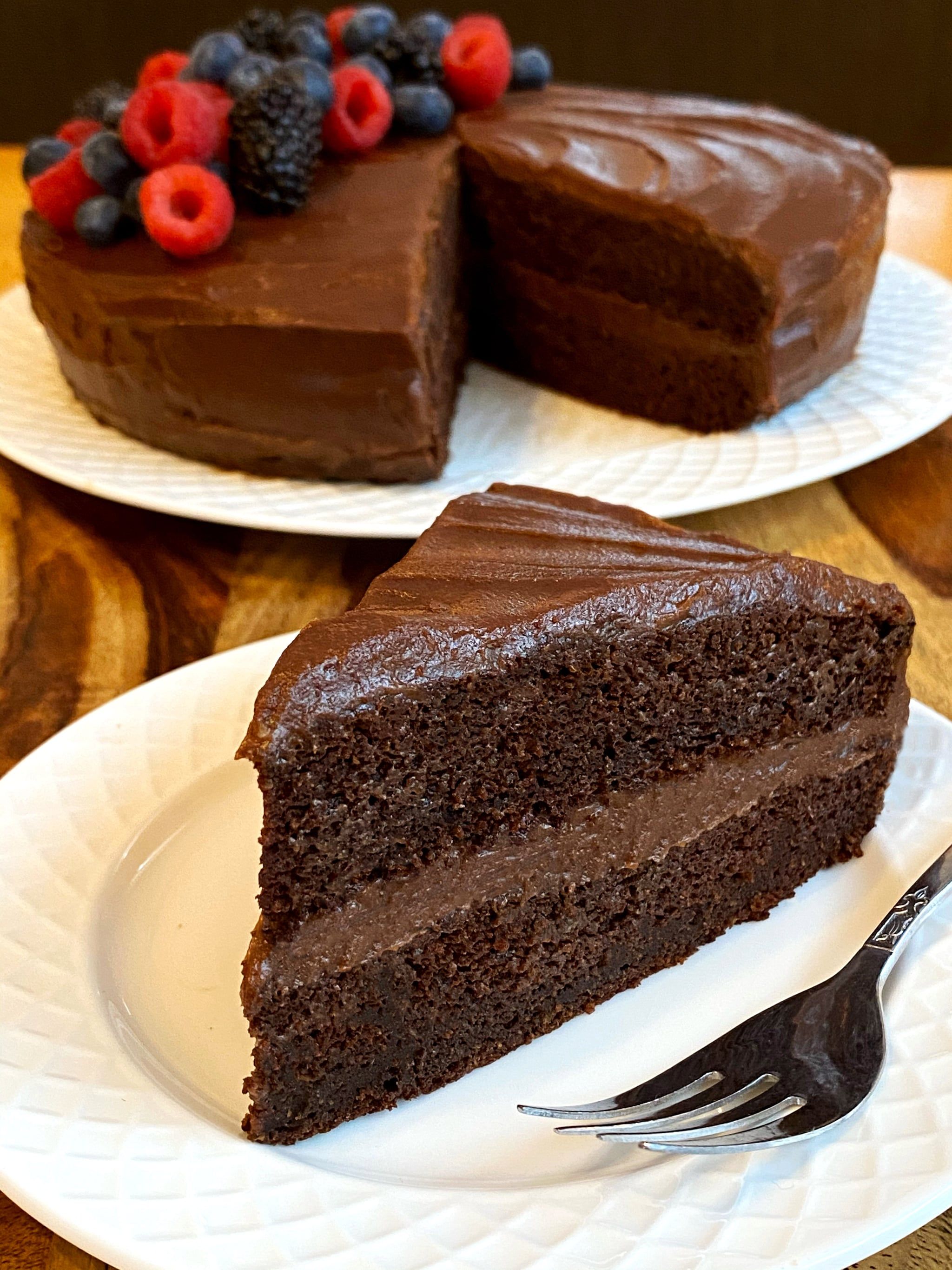 Шоколадный торт желатин. Шоколадный бисквит Брауни. Вкусный шоколадный торт. Тортики с шоколадом. Очень вкусный шоколадный торт.