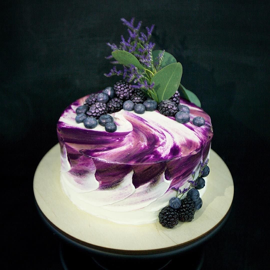 Торт с ягодами фиолетовый фото