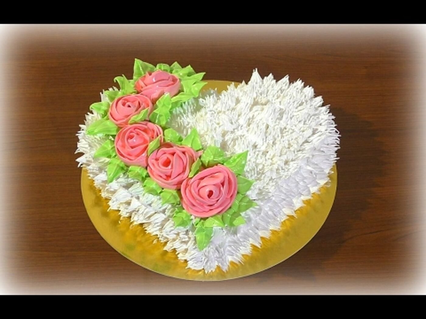 Украшение торта цветами из белкового крема