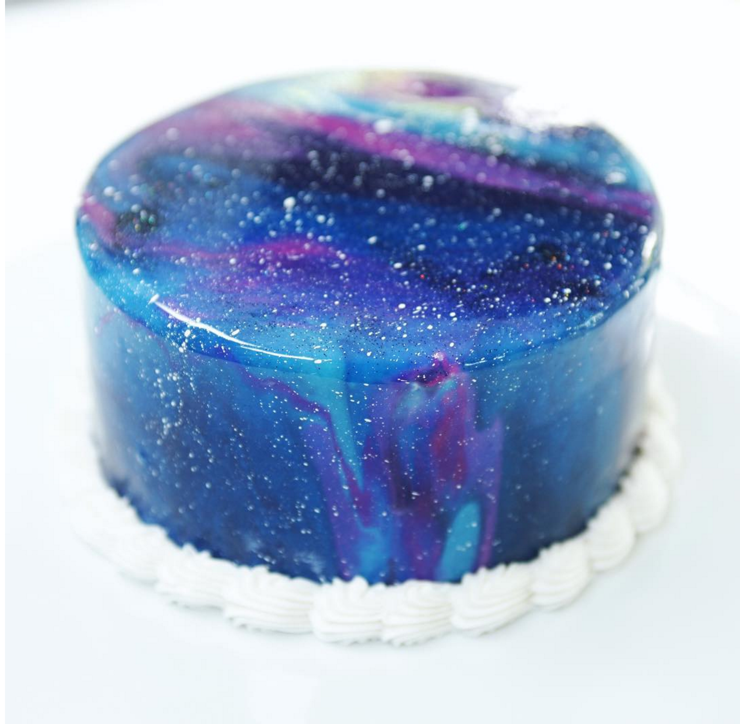 Сахарная картинка на глазурь. Торт с зеркальной глазурью космос. Муссовый торт Галактика. Торт с зеркальной глазурью Галактика. Торт гляссаж космос.