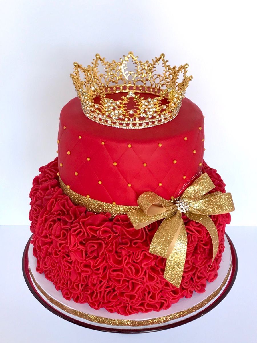Торт красно золотой. Красный торт с короной. Красный торт с короной золотой. Торт с короной для женщины. Торт для принцессы с короной.