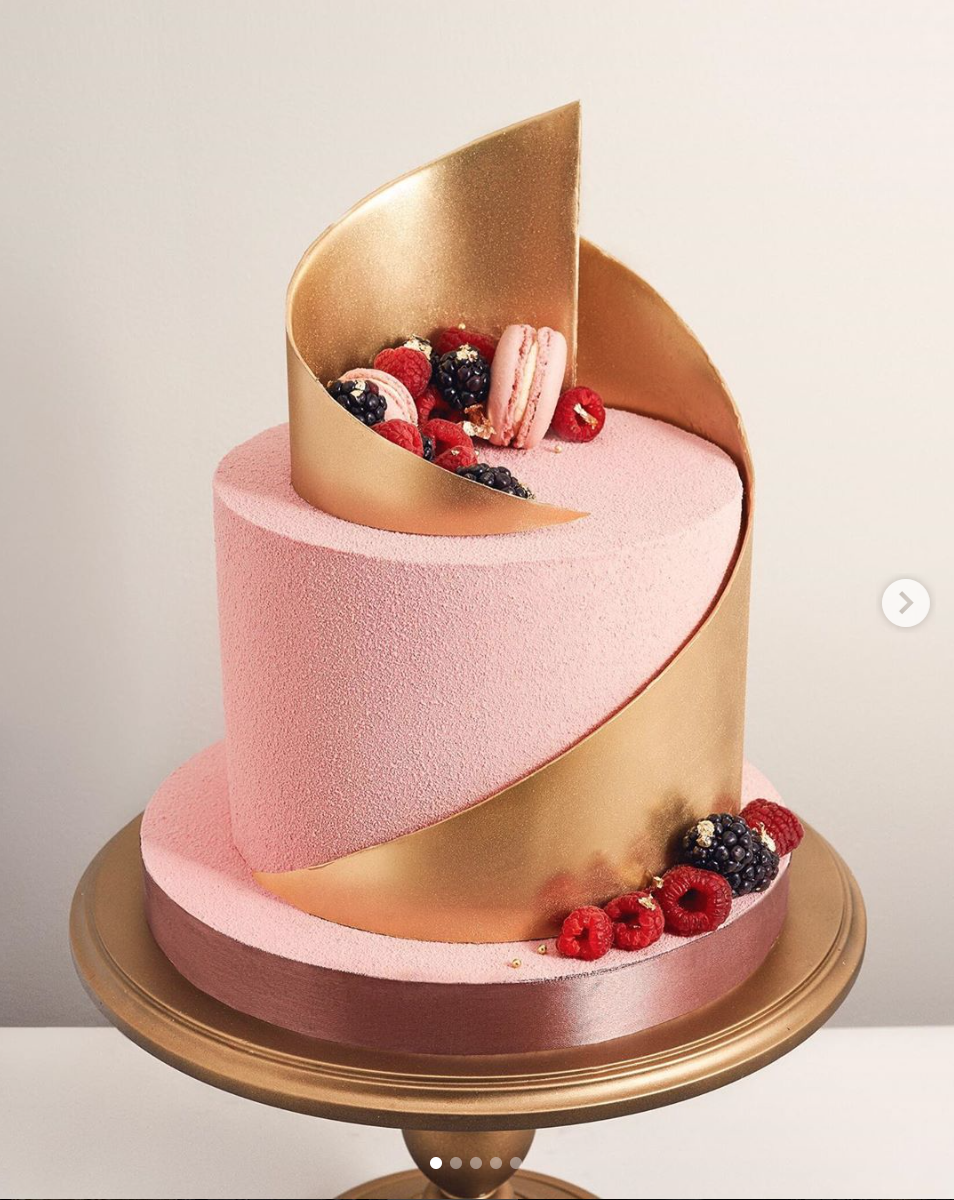Торты Паулин кейк. Стильный торт. Стильный торт для девушки. Необычный декор торта. Идеи кондитера