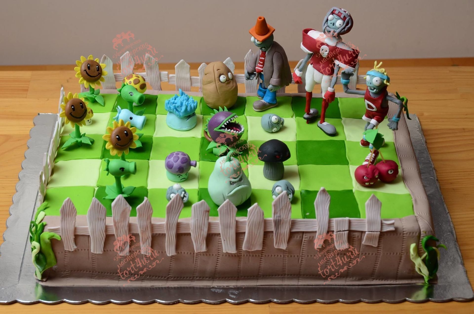 Игры на 2 день рождения мальчику. Торт растения против зомби 2. Торт Plants vs Zombies. Торты на день рождения игры растения против зомби. Торт растения против зомби для мальчика.