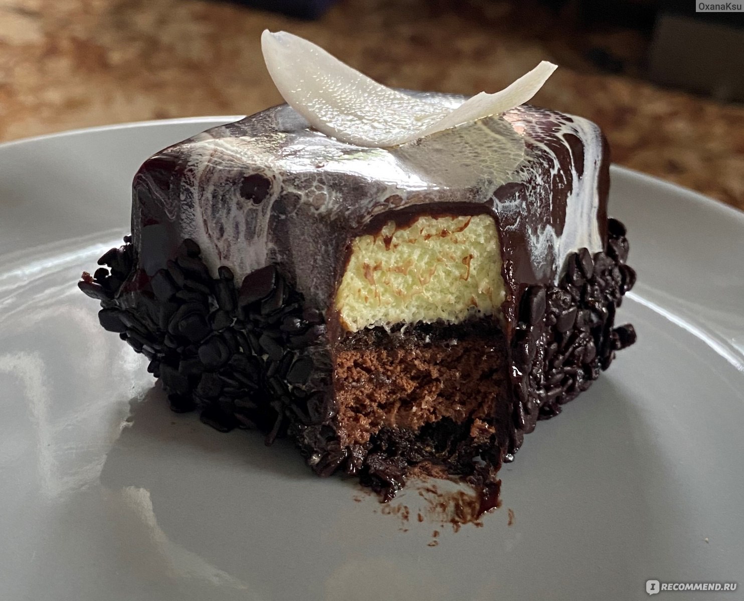 Пирожное 2 шоколада. Торт два шоколада Леберже. Торты Leberge два шоколада. Тортик двойной шоколад. Пирожное два шоколада.
