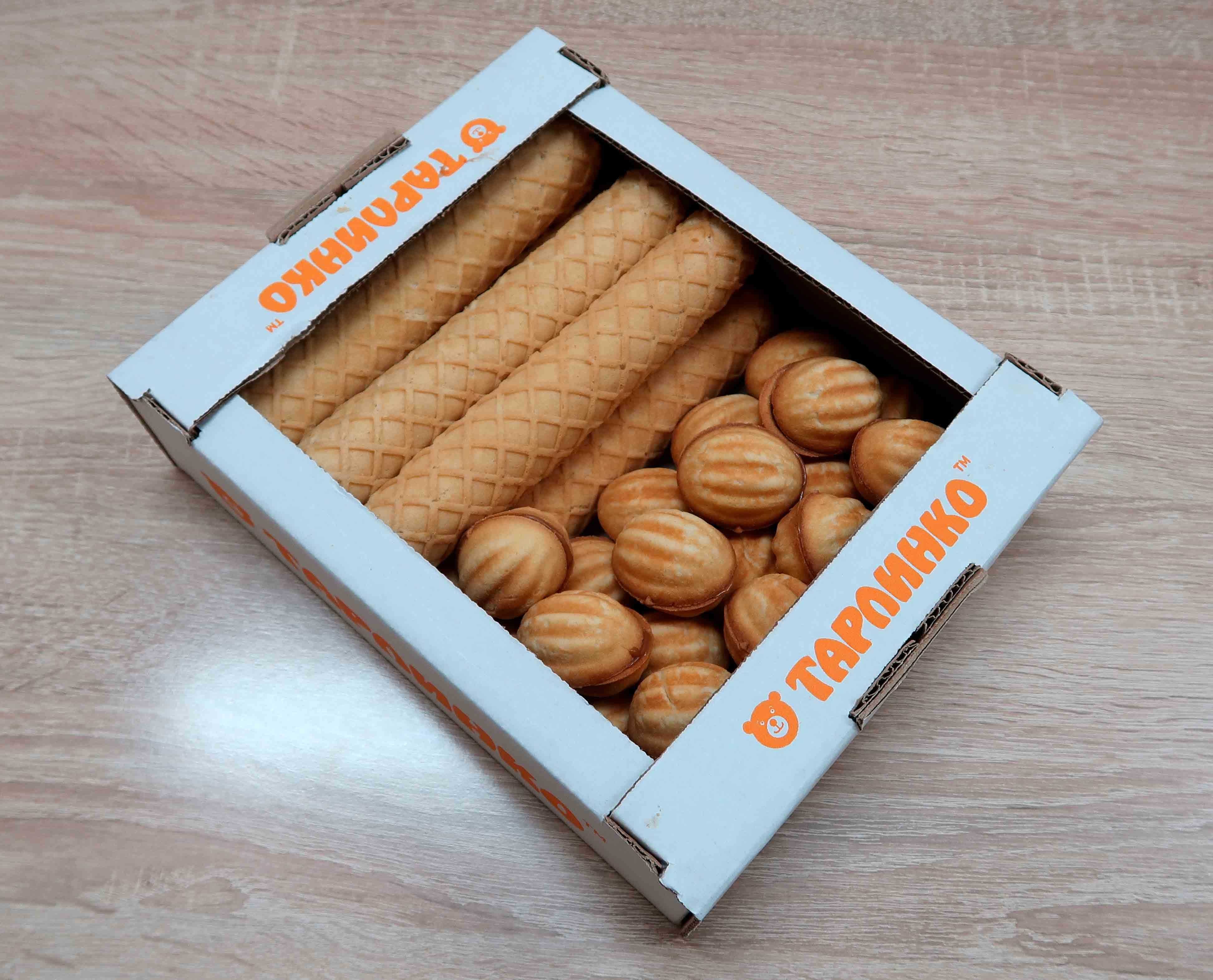 Сколько пачек печенья. Коробка печенья. Печенье в коробке. Вафельные трубочки маленькие. Печенье орешки упаковка.