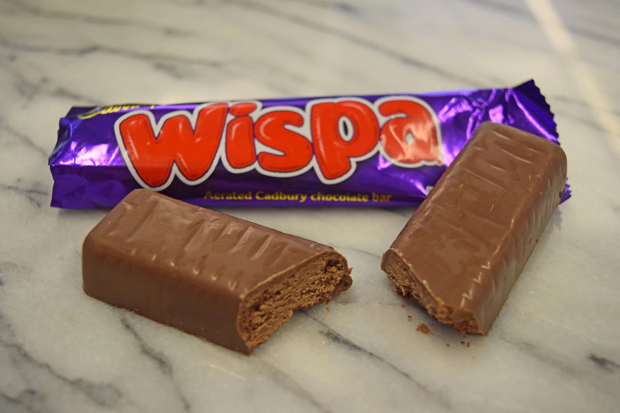 Сладости на е. Шоколад Виспа в 90. Wispa шоколад из 90-х. Шоколадный батончик Wispa. Шоколад Виспа из 90х.