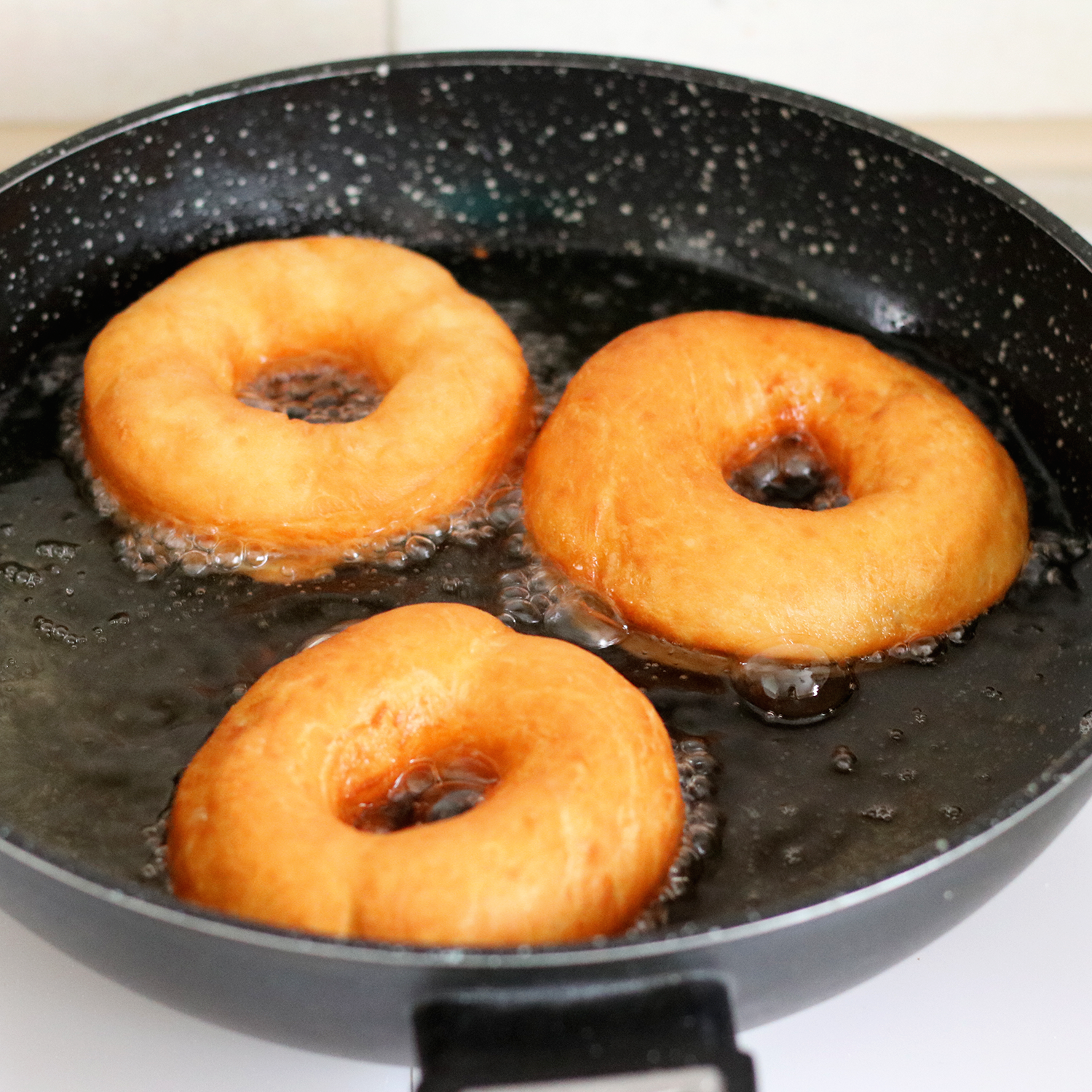 Пончики с творогом жареные в масле на сковороде рецепт фото пошагово