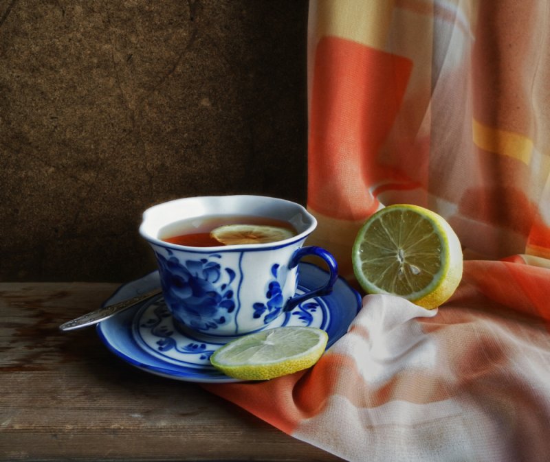 Натюрморт чай с лимоном