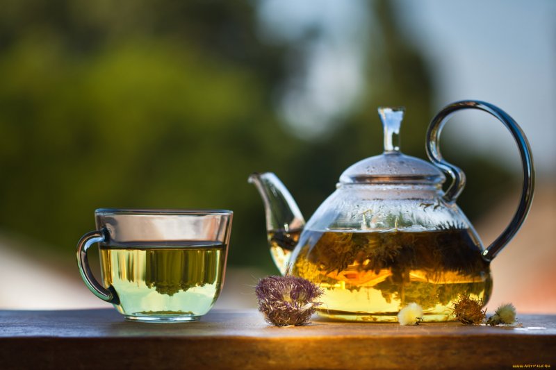 Травяной чай в чайнике