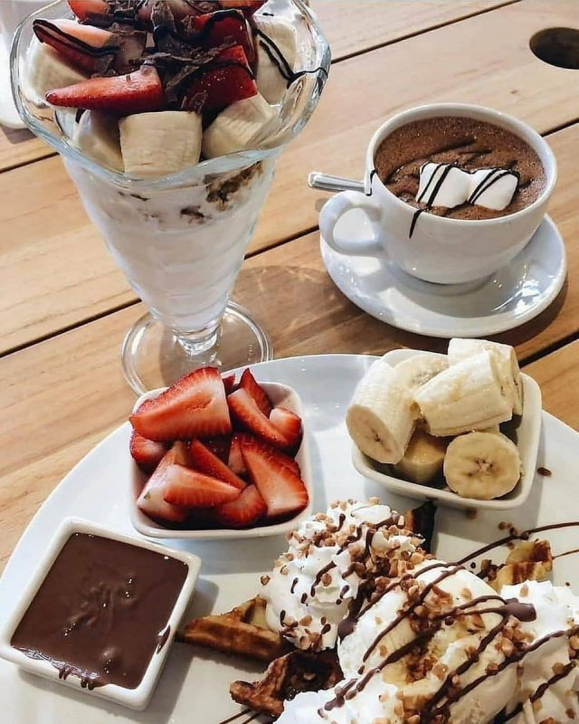 Кофе с мороженым и шоколадом