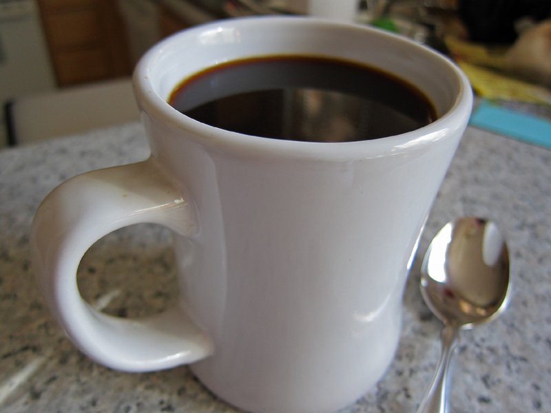 Кофе в белой чашке