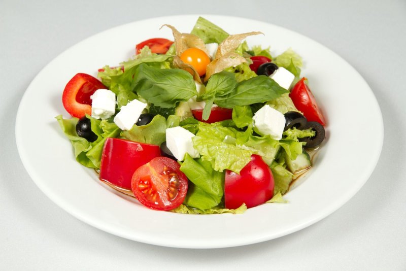 Салат овощной греческий