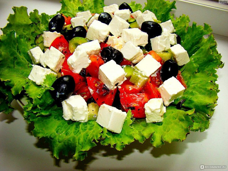 Красивый греческий салат