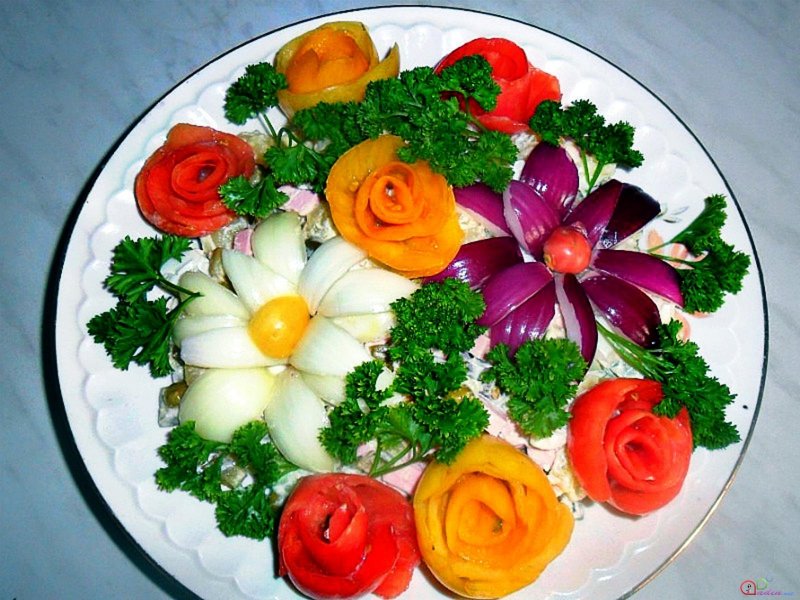 Оригинальное украшение салатов
