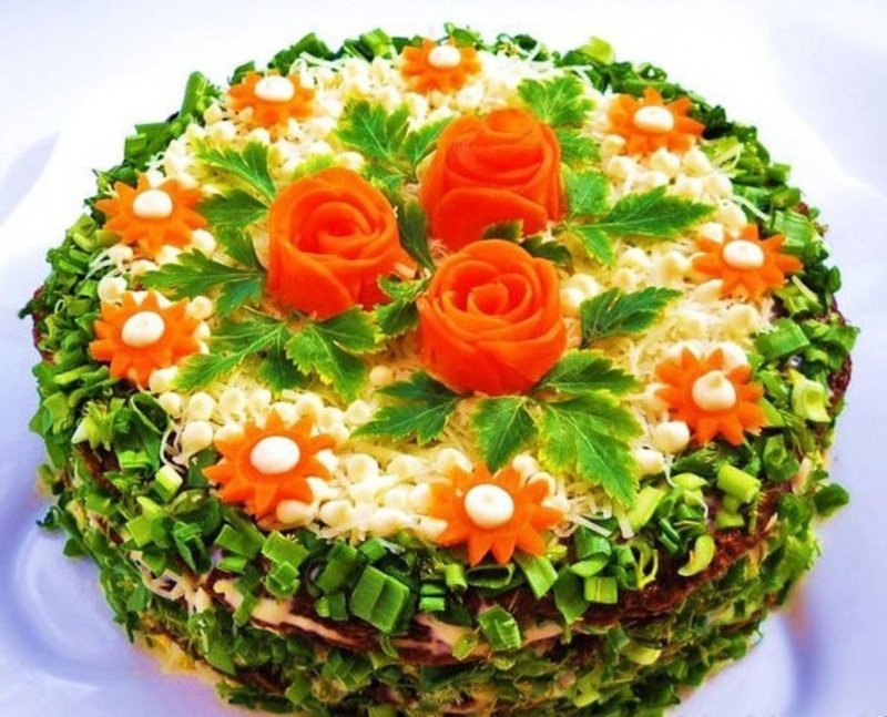 Красиво украшенные салаты на день рождения