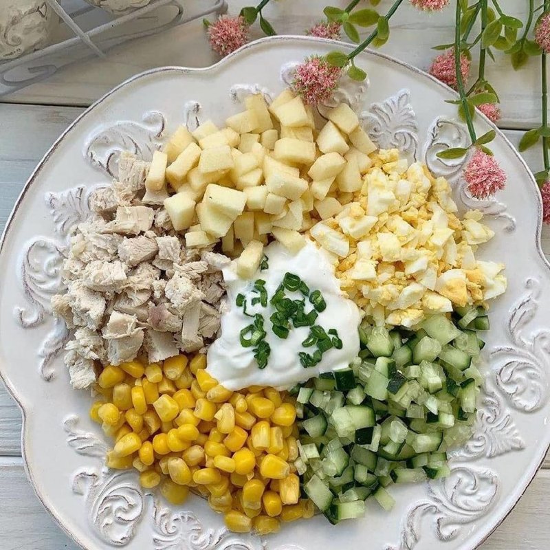 Белковый салат с курицей