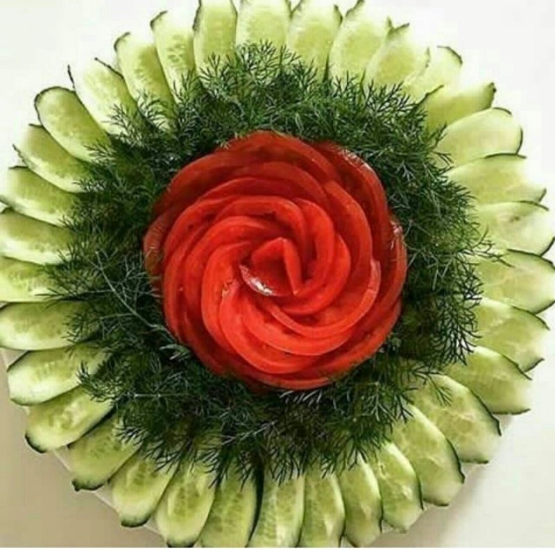 Необычное украшение салатов