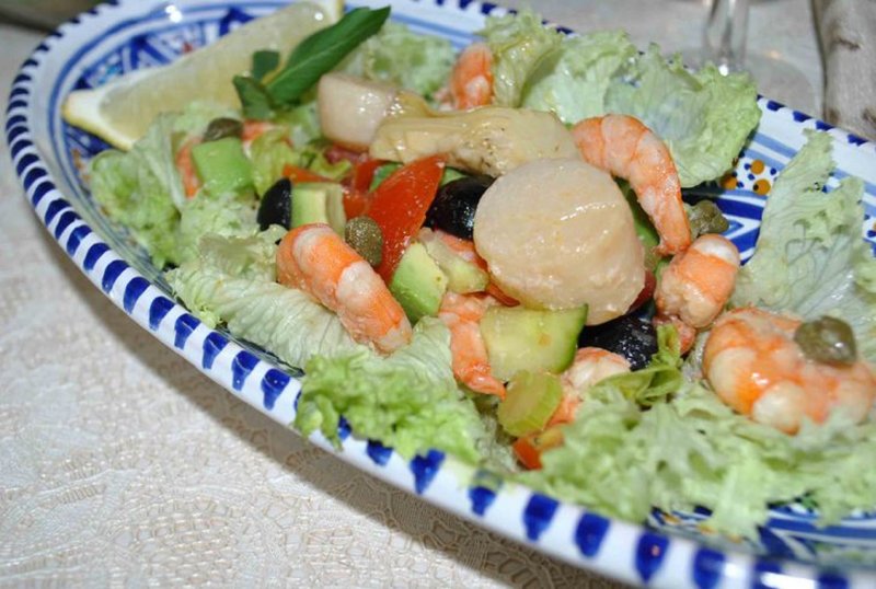 Морской коктейль с овощами