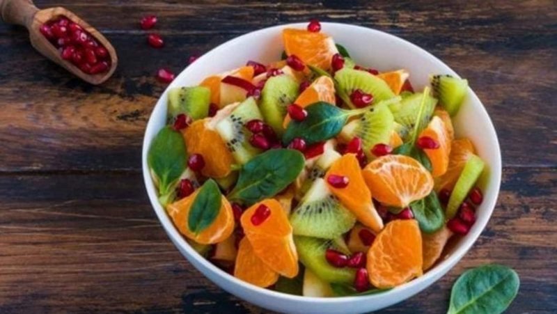 Салат фруктово ягодный микс