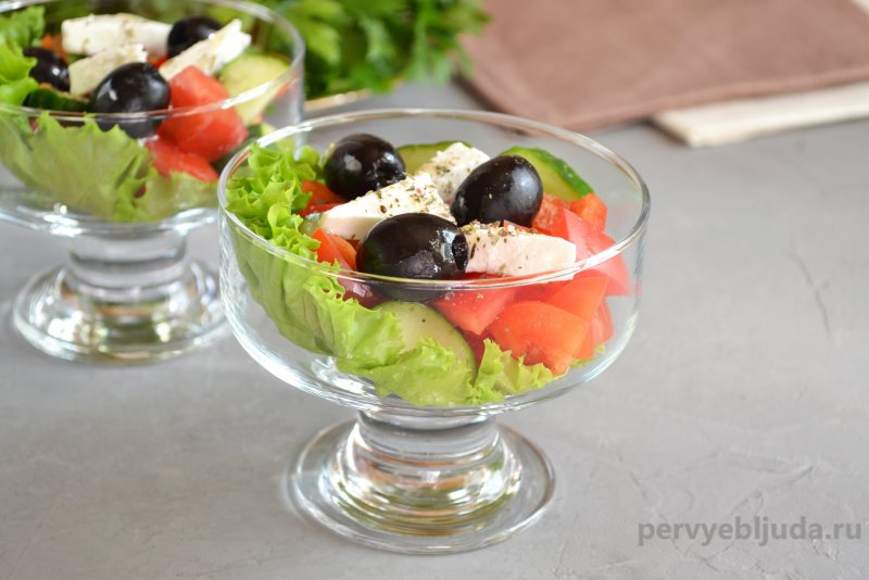 Греческий салат с маслинами