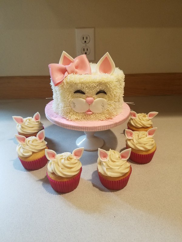 Торт в виде кошки для девочки