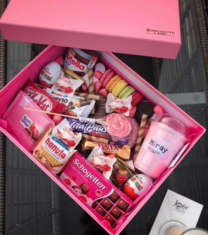 Коробка со сладостями в подарок