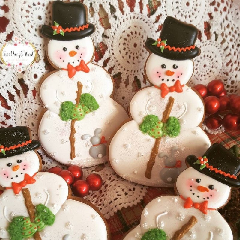 Имбирное печенье в виде снеговика украшение