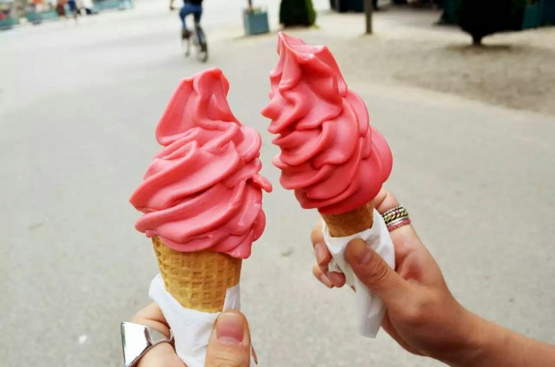 Красное мороженое