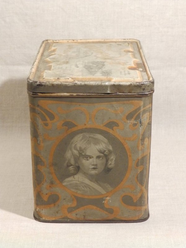 Коробка жестяная 19 века