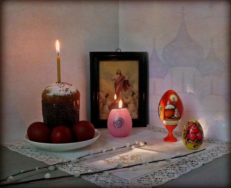 Кулич Пасхальный со свечой