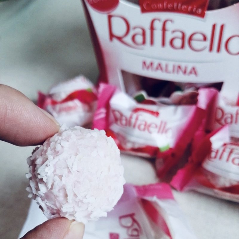 Куча конфет Рафаэлло