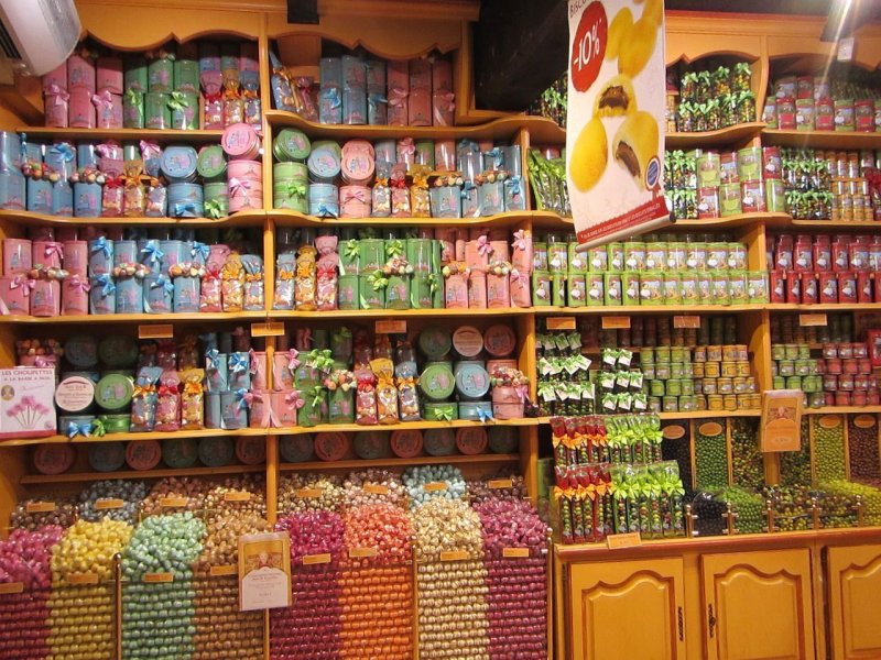 Маленький магазин сладостей